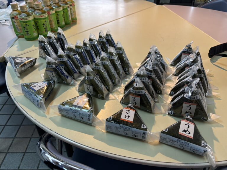 小豆島で島の方と一緒に公民館の清掃活動をしてきました🧹フェリーのうどんは最高です。